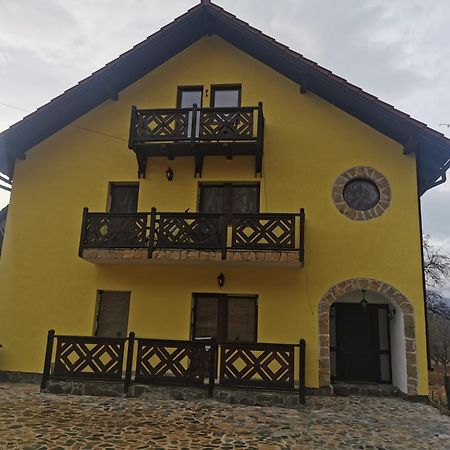 Yellow House บราน ภายนอก รูปภาพ