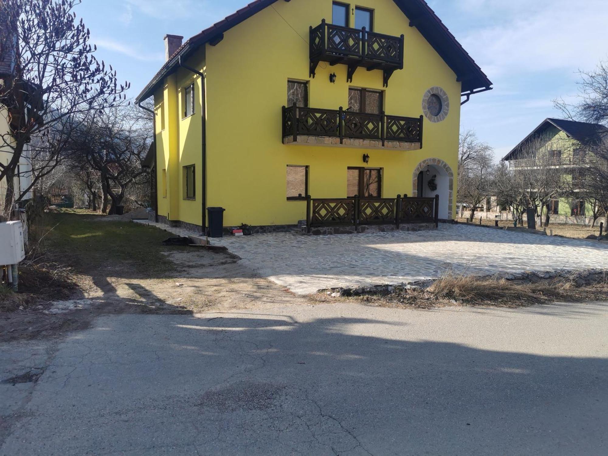 Yellow House บราน ภายนอก รูปภาพ