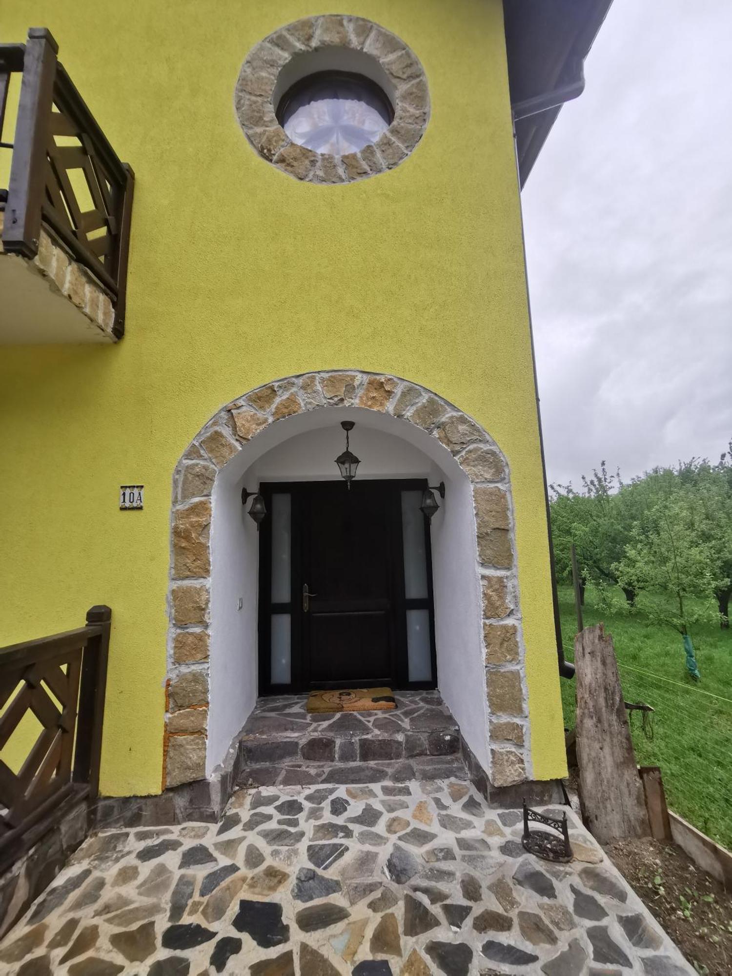 Yellow House บราน ภายนอก รูปภาพ