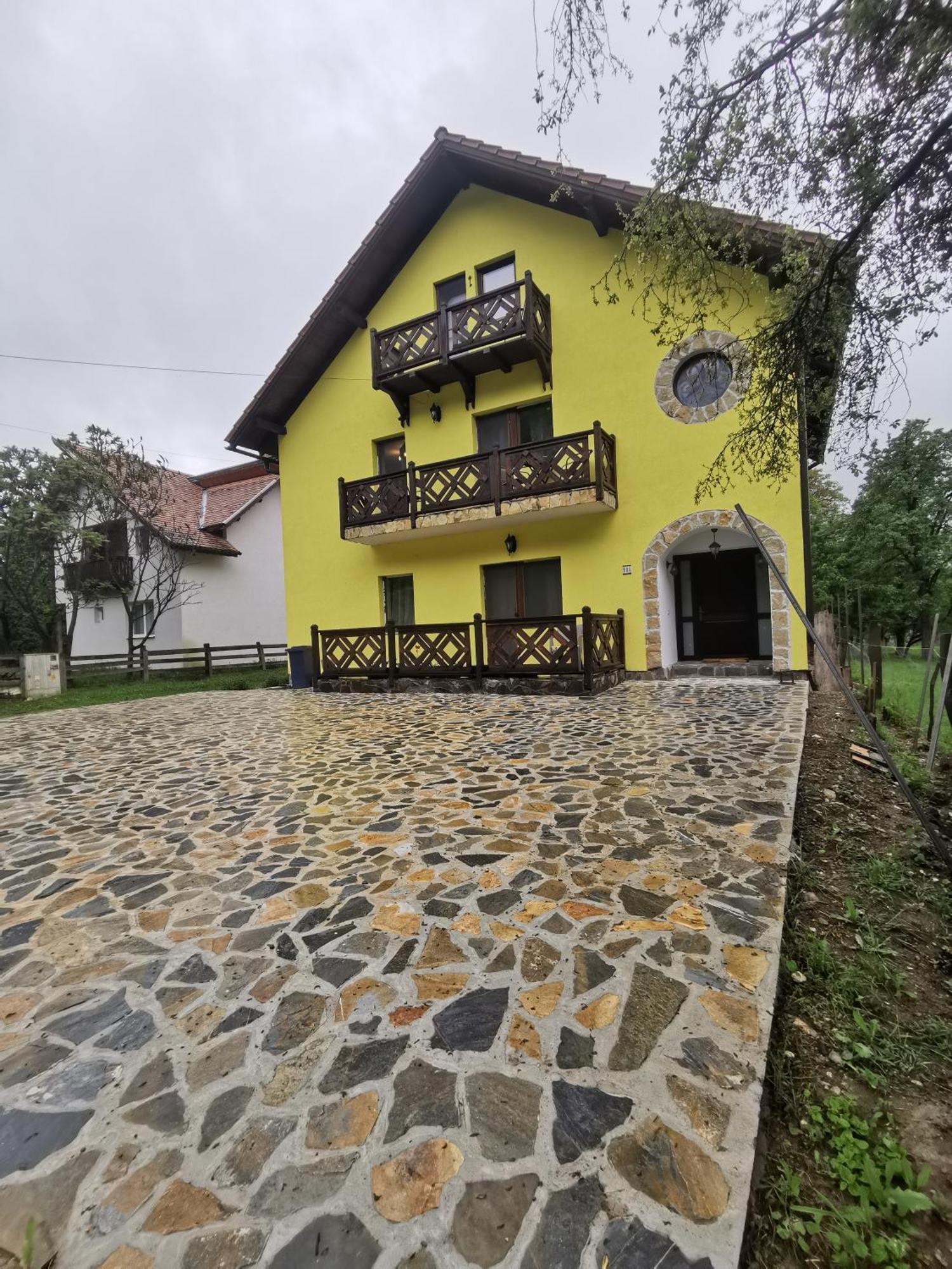 Yellow House บราน ภายนอก รูปภาพ